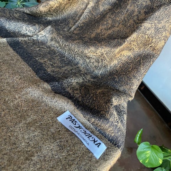 🏷 Sold | Light Brown+Black Woven Scarf - Picture 6 of 7